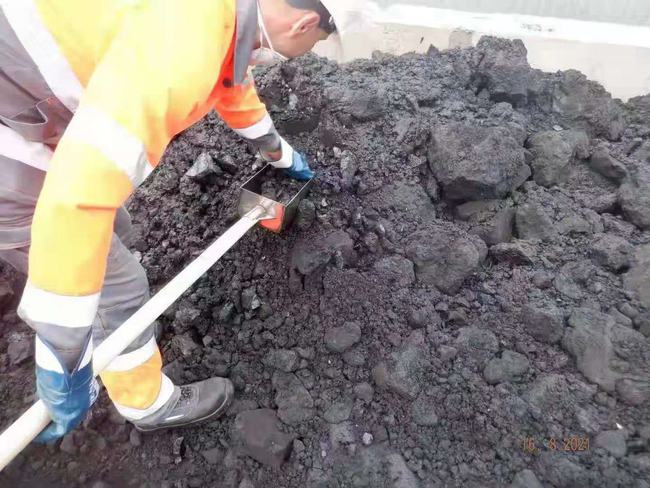 從石油焦?jié)B濾液中去除重金屬